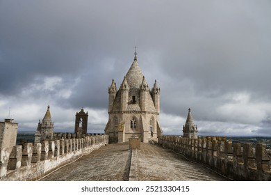 Detail of the medieval gothic cloisters of the cathedral of Evora, main city of the Alentejo region (Portugal) - Powered by Shutterstock