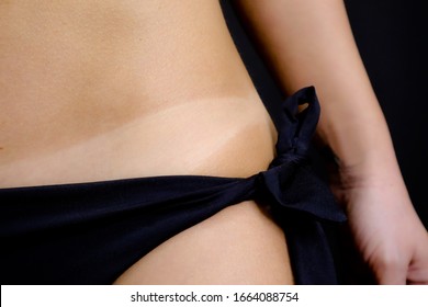 Detail Of Model`s Body Before And After Applying Airbrush Tan Treatment In Beauty Salon. Fake Tan On Woman`s Body. Eko Tanning. Ecological Tan.