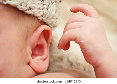 Detail des Neugeborenen-Ohrs
