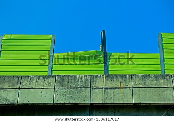 Detail of\
the noise barrier on the concrete\
overpass