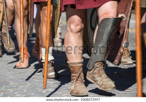 ancient roman soldier shoes