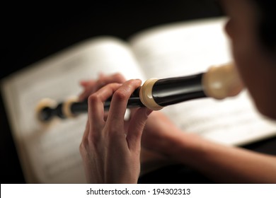 Flauta Dulce High Res Stock Images Shutterstock Las cuales nos permiten tocar eficientemente las canciones. https www shutterstock com image photo detail photograph woman who plays flute 194302313