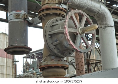 Detail of shut-off and opening valves in the fuel refining industry.