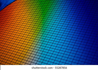 Detail eines Siliziumchip-Wafers, der verschiedene Farben reflektiert