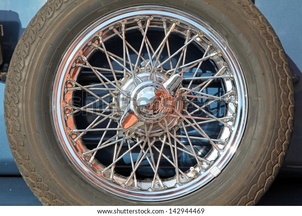 Detail of the veteran\
car - spare wheel