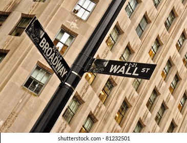 Detail view of Wall street and Broadway street sign, Manhattan, New York, USA