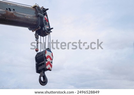Detailed Analysis of the Superstructure of Mobile Cranes: Emphasizing the Hook, Boom Section, and Sling Fall Reeving to the Pulley of a Hook