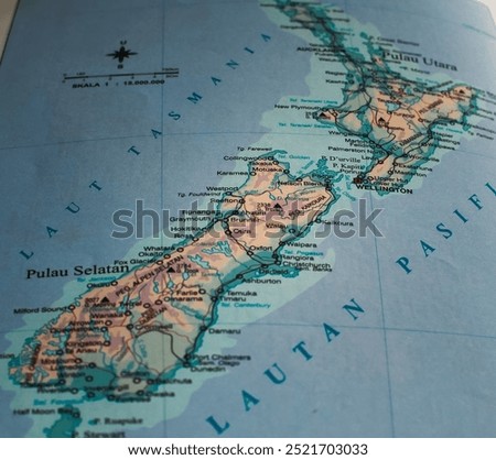 Detailed map of New Zealand, showing Wellington, Auckland, Christchurch, Hamilton, and Dunedin