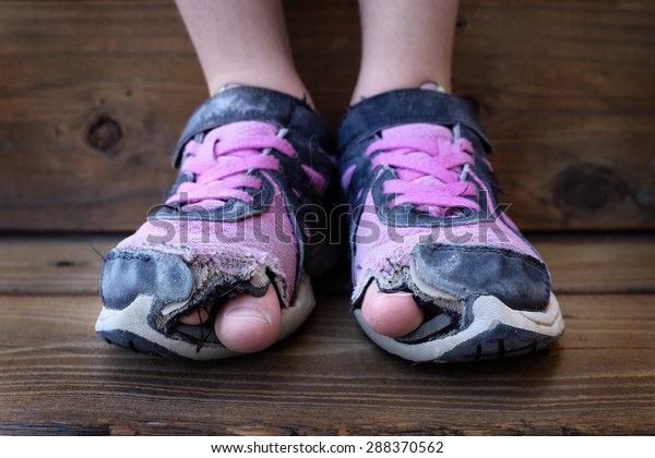 toe out of shoe