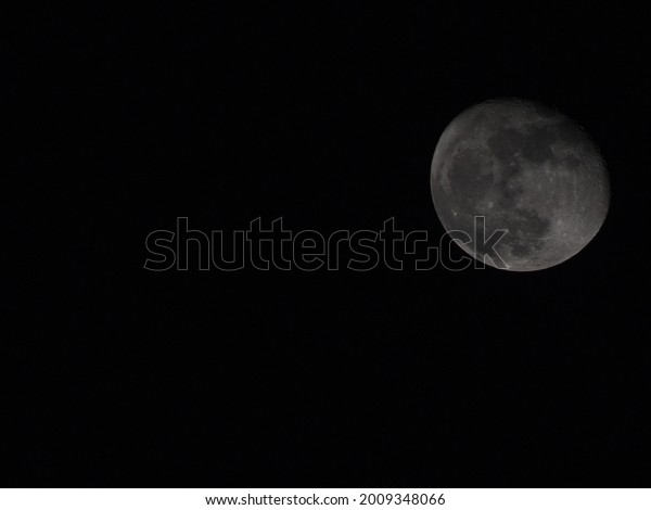 The detailes and\
texture of the full moon