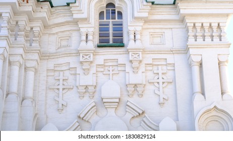 Details and elements of the facade of the building.