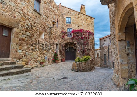 Details of the medieval streets in the beautiful village of Pals in northern Catalonia Imagine de stoc © 