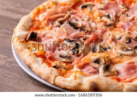 details of tasty ham and mushrooms pizza 