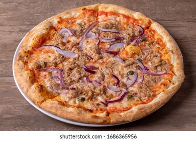 details of tasty tuna pizza with red onions - Powered by Shutterstock