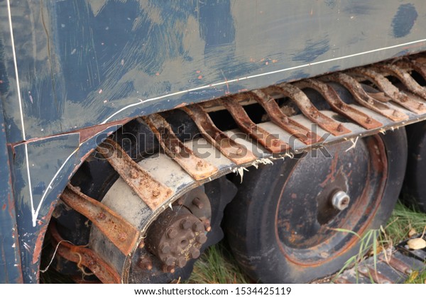 Deteriorated car (rust,\
dent, dirt,\
scratches)