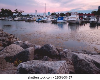 Detroit, Michigan - Sep 10, 2022: Landscape View Of Detroit River At Sunset, Which Is A Borderline Between USA And Canada.