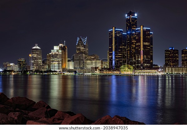 DETROIT, MICHIGAN, UNITED\
STATES-SEPTEMBER 9, 2016: The General Motors Renaissance Centre\
dominates this view of the Detroit skyline seen from Windsor,\
Ontario, Canada.