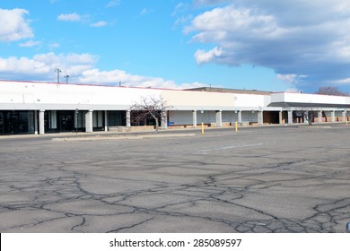 DETROIT, MI-MAY, 2015:  Parking Lot At An Abandoned Strip Mall, Less Than 10 Miles From Downtown Detroit. 