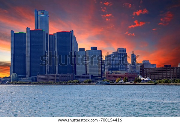DETROIT,\
MI/USA - AUGUST 16, 2017:  The Detroit skyline at dusk with the\
Renaissance Center and other office\
buildings.