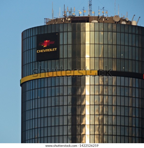 Detroit,\
MI/USA-6/12/19: The Chevrolet logo lights up in a digital display\
atop the 72-story Renaissance Center, home of General Motors global\
headquarters.                             \
