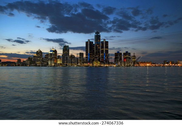 Detroit Skyline at Night 2015\
