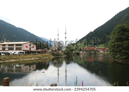 Uzungöl (Deutsch: „langer See“) ist ein See im Landkreis Çaykara der Provinz Trabzon in der Türkei. Der Name des Dorfes an der Küste des Sees ist ebenfalls Uzungöl