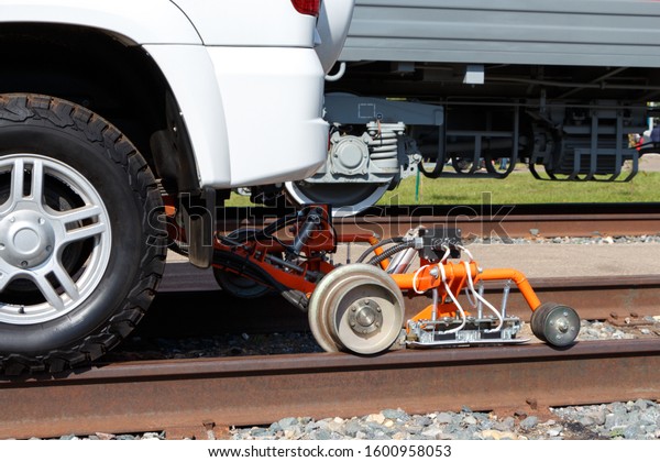 Device for moving a car by\
rail.