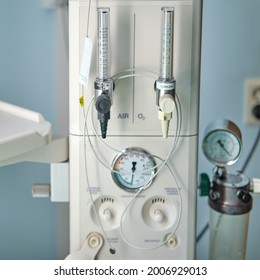 A Device For Resuscitation Of Infants And Checking The Child On The Apgar Scale After Delivery. Machine For Oxygen Supply And Resuscitation Of The Baby After Childbirth