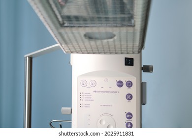 A Device For Resuscitation Of Infants And Checking The Child On The Apgar Scale After Delivery. Machine For Oxygen Supply And Resuscitation Of The Baby After Childbirth