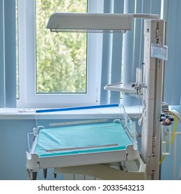 A Device For Resuscitation Of Infants And Checking The Child On The Apgar Scale After Delivery. Machine For Oxygen Supply And Resuscitation Of The Baby After Childbirth