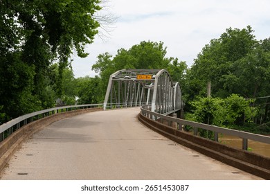 Devil's Elbow Bridge, built in 1923, on historic Route 66 in Devil's Elbow, Missouri, USA.