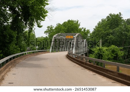 Devil's Elbow Bridge, built in 1923, on historic Route 66 in Devil's Elbow, Missouri, USA.