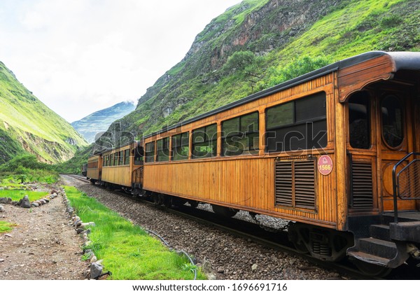 Descubra Nariz Del Diablo Tren Ecuador Imagenes De Stock En Hd Y Millones De Otras Fotos Ilustraciones Y Vectores En Stock Libres De Regalias En La Coleccion De Shutterstock Se Agregan Miles De Imagenes Nuevas De Alta Calidad Todos Los Dias