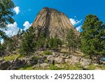 Devils tower monolith, Devils Tower national monument, Wyoming, USA.