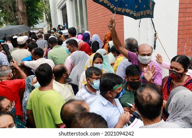 Dhaka, Bangladesh - August 07, 2021: Crowds Of People Come To Mugda Nagar Maternity Hospital In Dhaka For Vaccination On The First Day Of Coronavirus Vaccination At Ward And Union Level In Bangladesh.