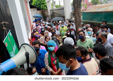 Dhaka, Bangladesh - August 07, 2021: Crowds Of People Come To Mugda Nagar Maternity Hospital In Dhaka For Vaccination On The First Day Of Coronavirus Vaccination At Ward And Union Level In Bangladesh.