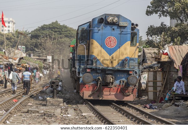 Dhaka Bangladesh February 8 2017 Train Stock Photo 622350401 | Shutterstock