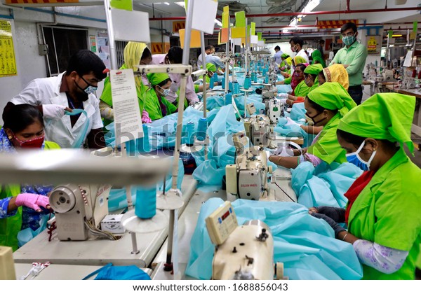 Dhaka Bangladesh March 31 2020 Workers Stock Photo 1688856043 ...