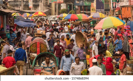 Dhaka / Bangladesh - November 2019:  Kawran Bazar Is A Business District And Is One The Biggest Commodity Marketplaces In Dhaka.