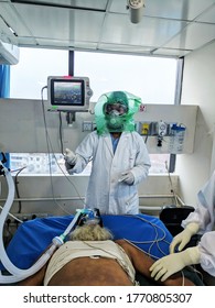 Dhaka, Bangladesh-3rd April 2020: Installing Ventilation On A Patient In ICU Of A Hospital In Dhaka. At That Time PPE Was Not Much Available Like Now, So The Doctor Used Polythene In His Head.