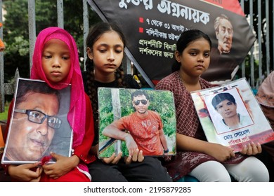 Dhaka, Bangladesh-August 30, 2022: International Day Of The Victims Of Enforced Disappearances, The Organization Of The Relatives Of The Missing People, 'Mayer Dak', Formed A Human Chain At Shahbagh. 