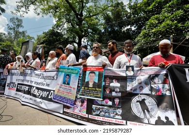 Dhaka, Bangladesh-August 30, 2022: International Day Of The Victims Of Enforced Disappearances, The Organization Of The Relatives Of The Missing People, 'Mayer Dak', Formed A Human Chain At Shahbagh. 