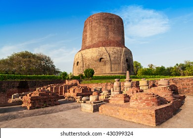 Dhamekh Stupa And Ruins In Sarnath, India