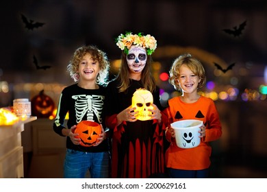 Dia De Los Muertos Celebration. Traditional Day Of The Dead Party. Halloween In Mexico. Mexican Girl In Traditional Make Up And Catrina Costume With A Scull.