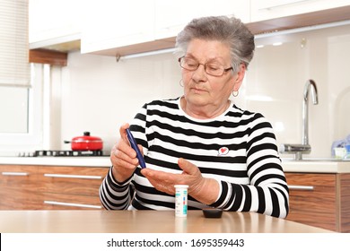 Diabetic Old Woman Control Blood Sugar Test