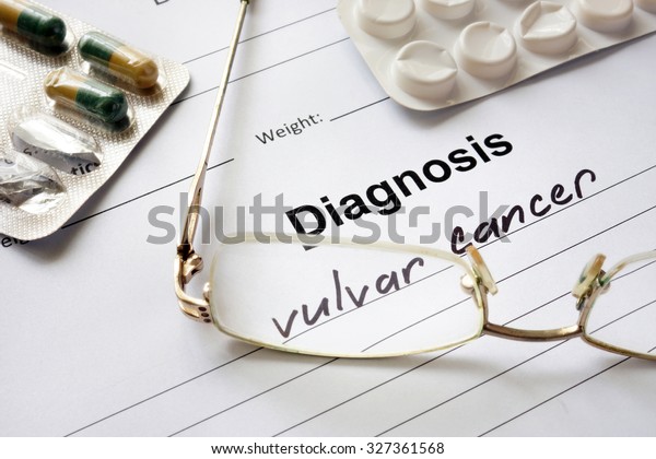 Diagnosis vulvar cancer written in the diagnostic\
form and pills.