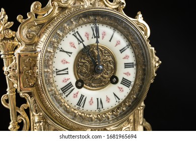 Dial Of Vintage Bronze Clock, Antique Clock Photo Close Up, Old Bronze Clock In Gilding, Eleven O'clock On The Dial, 11 Am On The Clock Face, 11 Pm Hours On The Dial