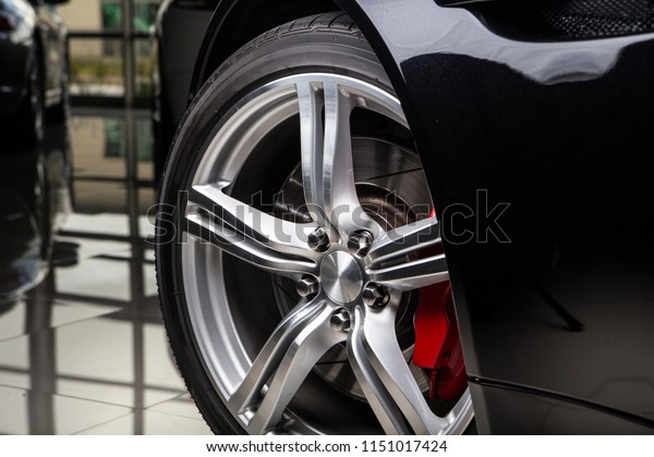 Diamond Cut Alloy\
Car Wheel Unbranded\
Silver