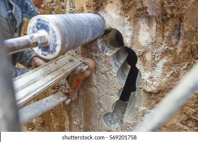Diamond drilling machine hole in the concrete