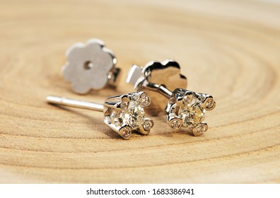 The Diamond Earrings For Wedding Aniversary